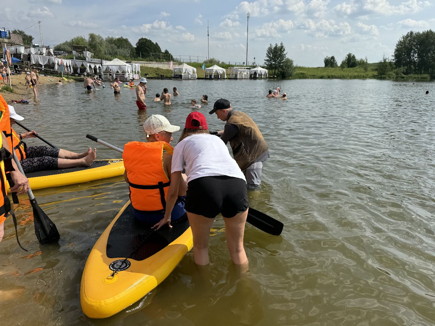 Активное долголетие, сапсерфинг, Сплав по пруду, Мамоновский пруд, Пляж Слобода Парк, Ленинский городской округ,