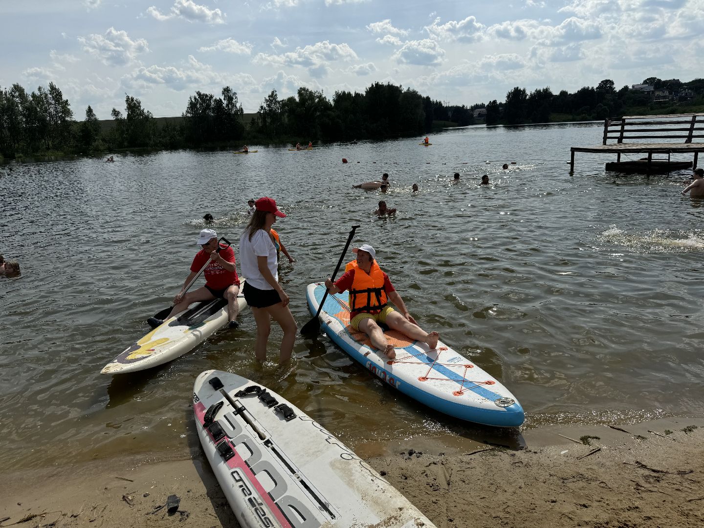 Активное долголетие, сапсерфинг, Сплав по пруду, Мамоновский пруд, Пляж Слобода Парк, Ленинский городской округ,