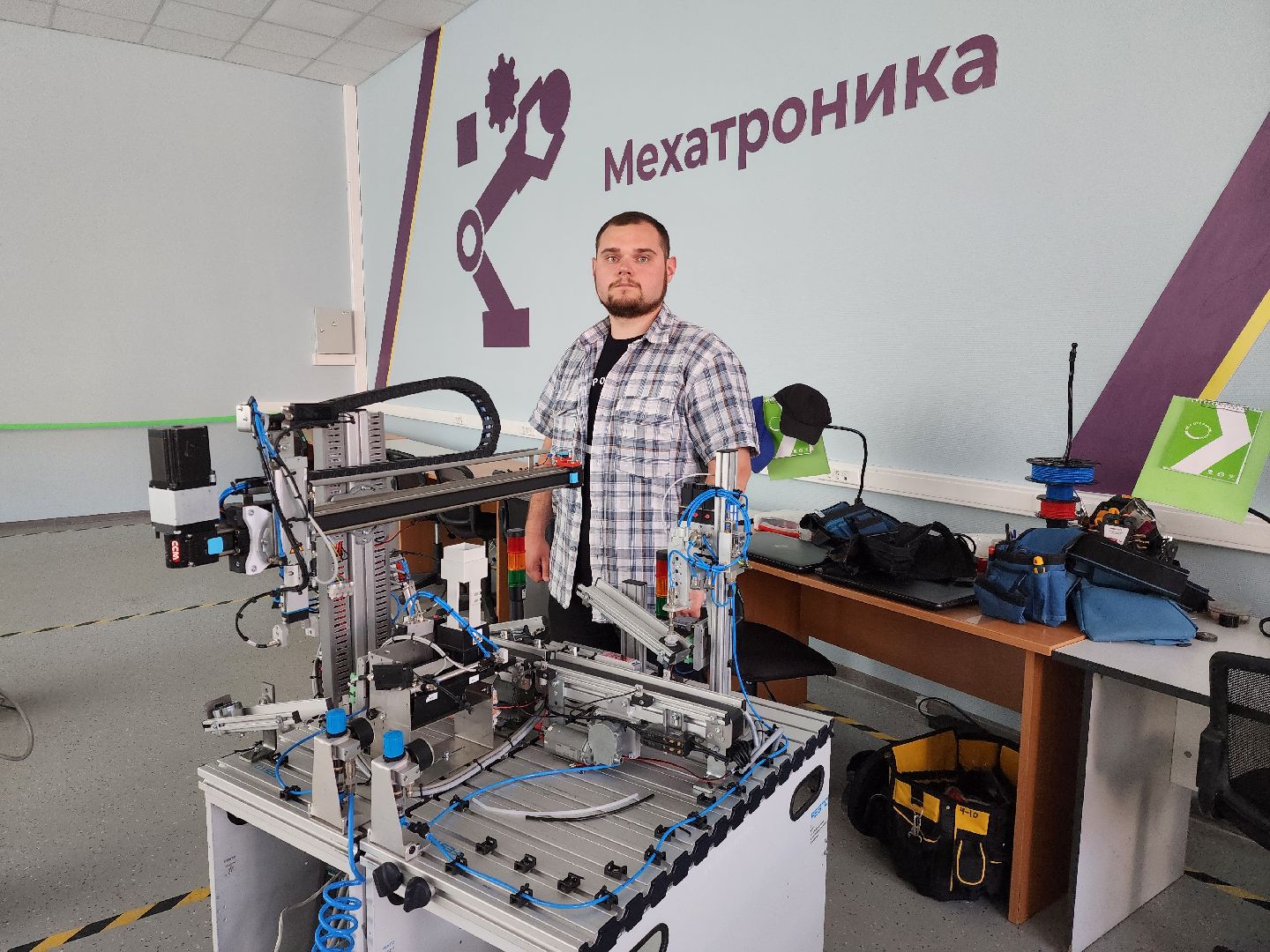 раменское, образование, профессионалы-2024, студенты раменского колледжа стали золотыми призерами по мехатронике,