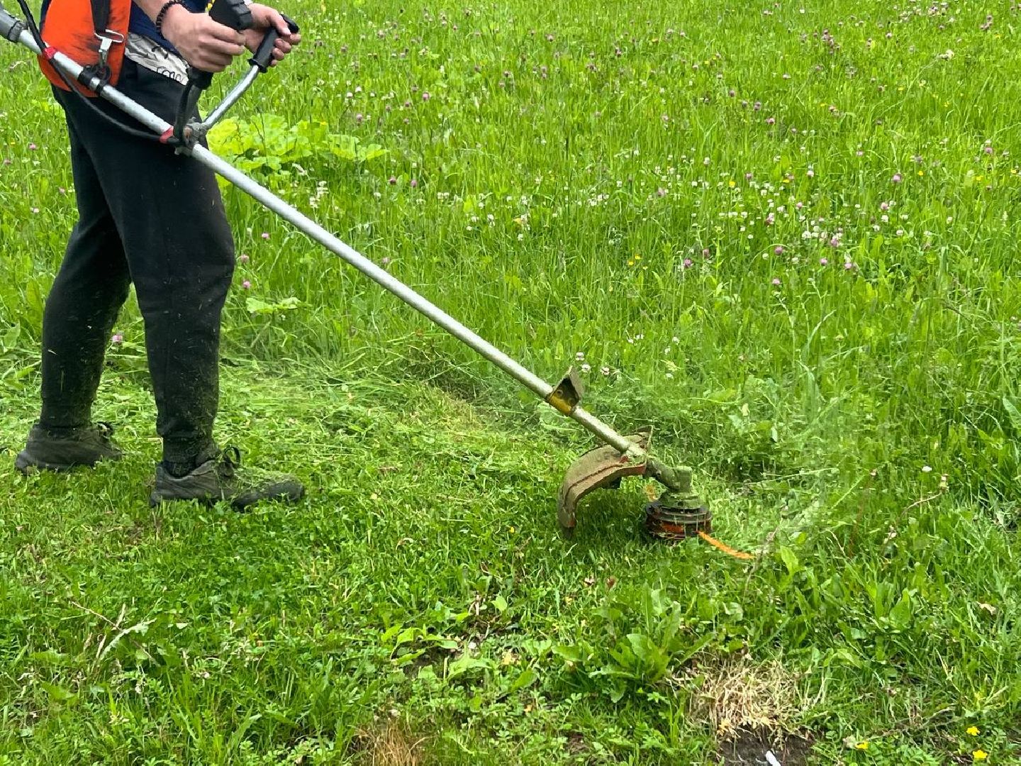 управляющая компания, школьники, работа, благоустровйство, покос травы,