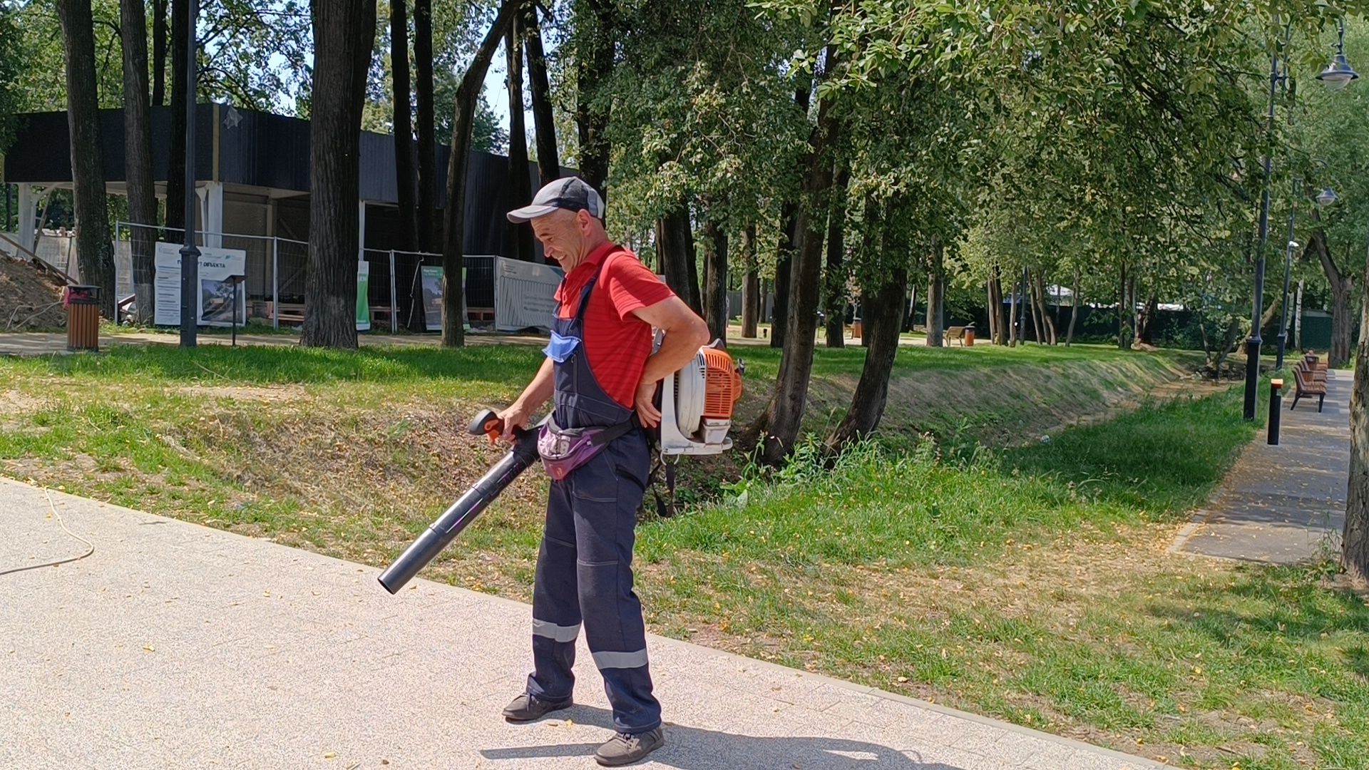 Парк, покос травы, уборка мусора, лобня,