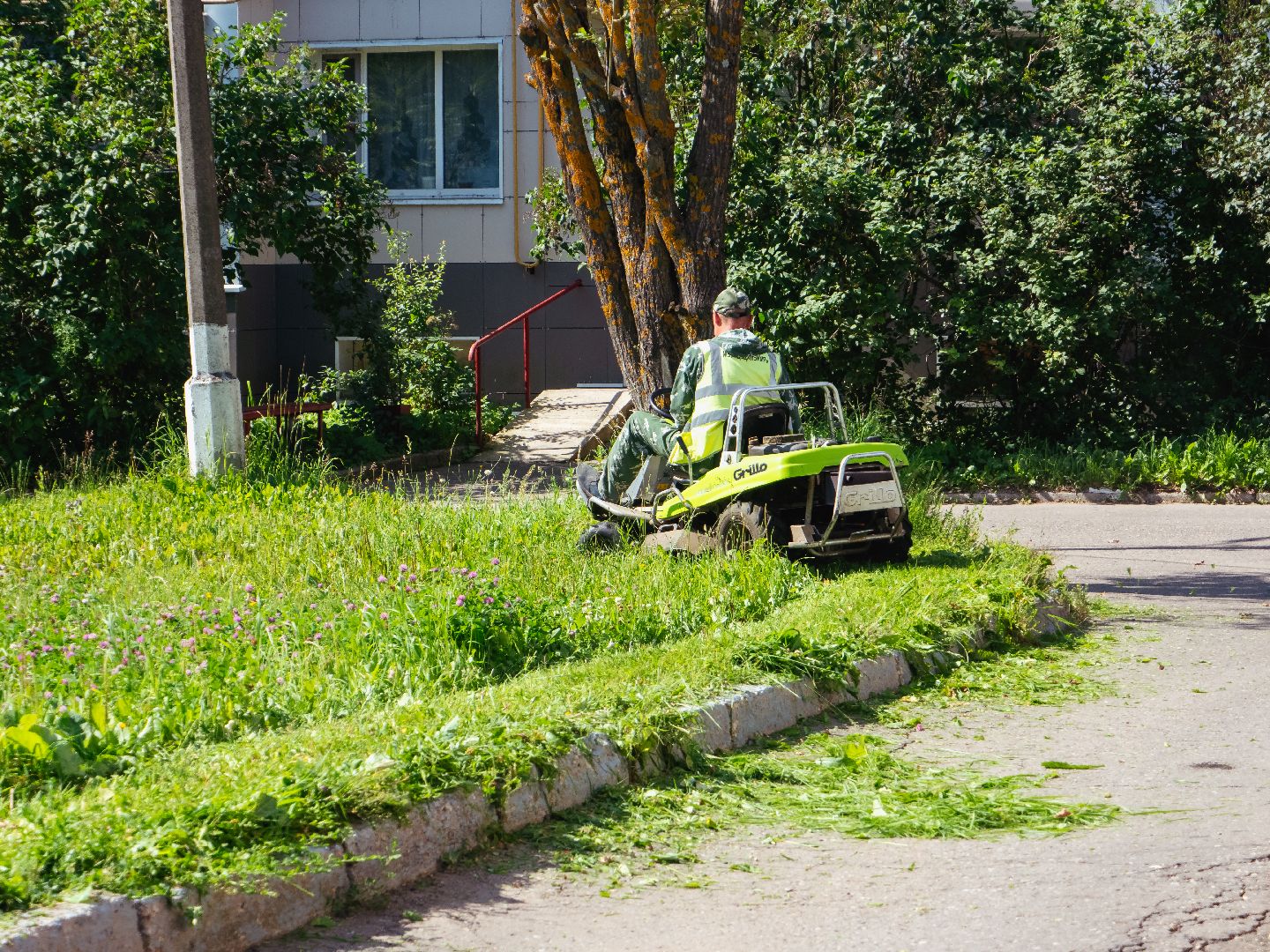 подмоксовье, покос травы, благоустройсто,