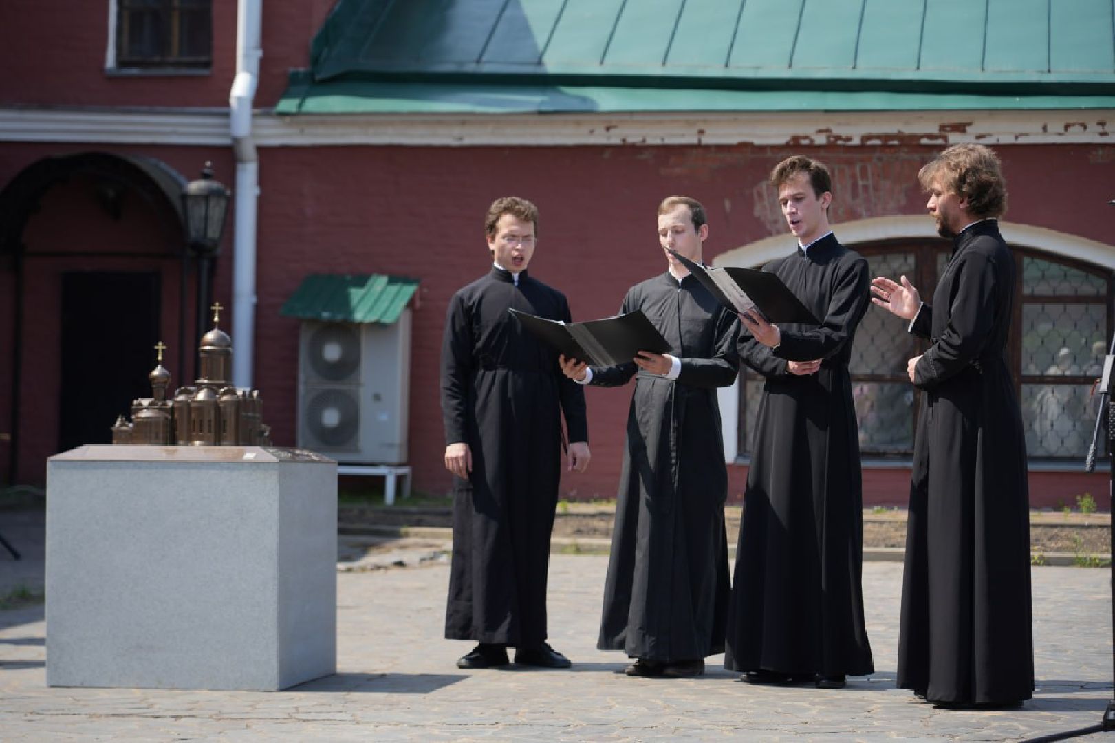 Сергиев Посад, Троице-Сергиева лавра, Особый взгляд, Инвалиды по зрению, Архитектура, Тактильная модель, Общество,