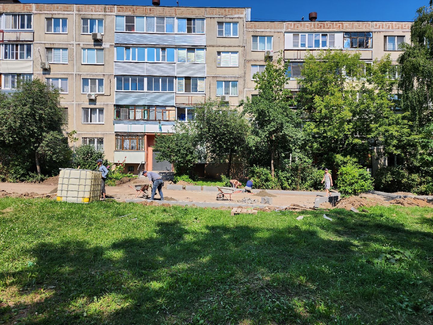 серпу, улица советская, благоустройство двора, земляные работы, комплексное благоустройство дворов,