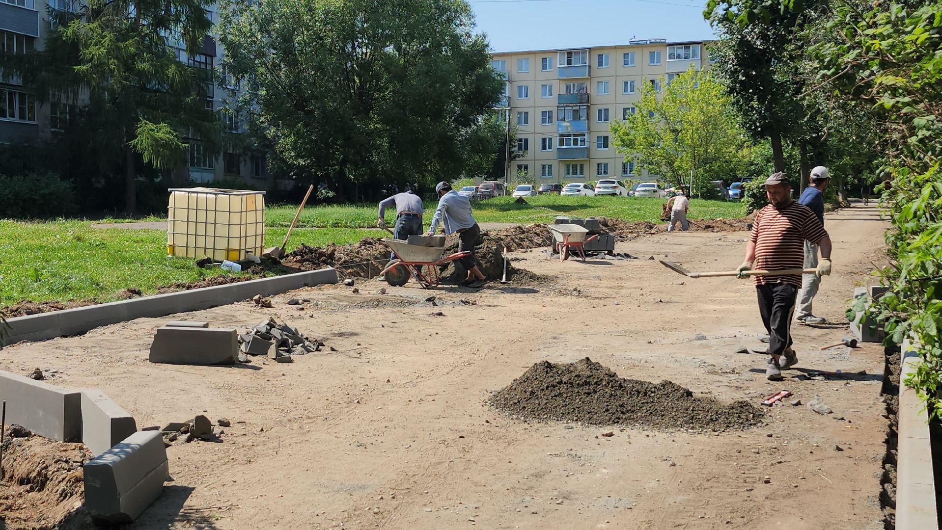 серпу, улица советская, благоустройство двора, земляные работы, комплексное благоустройство дворов,