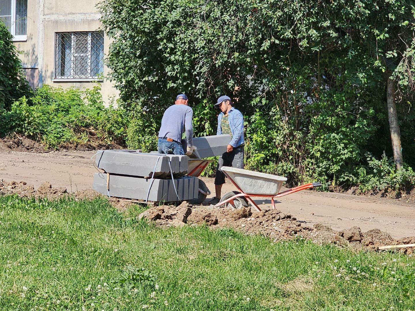 серпу, улица советская, благоустройство двора, земляные работы, комплексное благоустройство дворов,