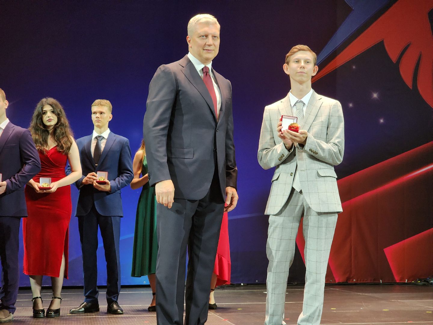 одинцово, бал медалистов, школьники,