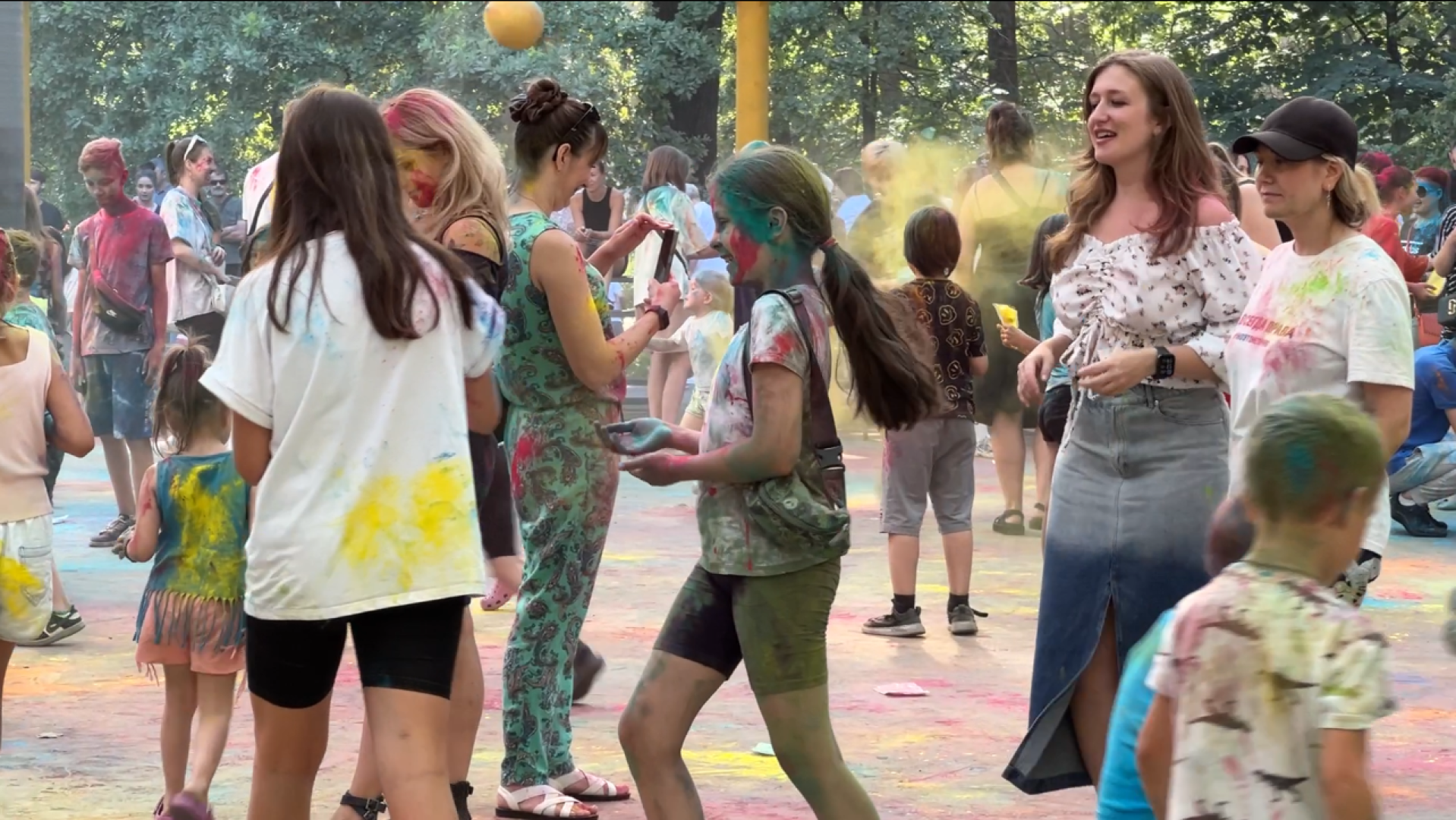 химки, день семьи любви и верности, парк, дети, краски холи,