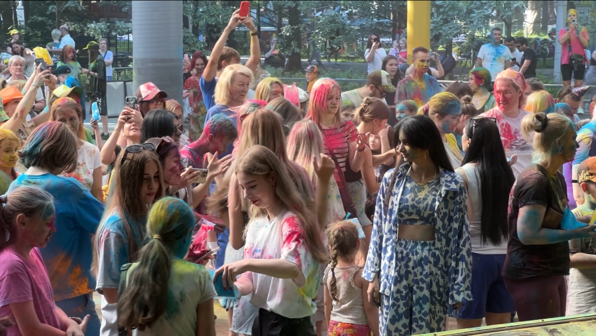 химки, день семьи любви и верности, парк, дети, краски холи,