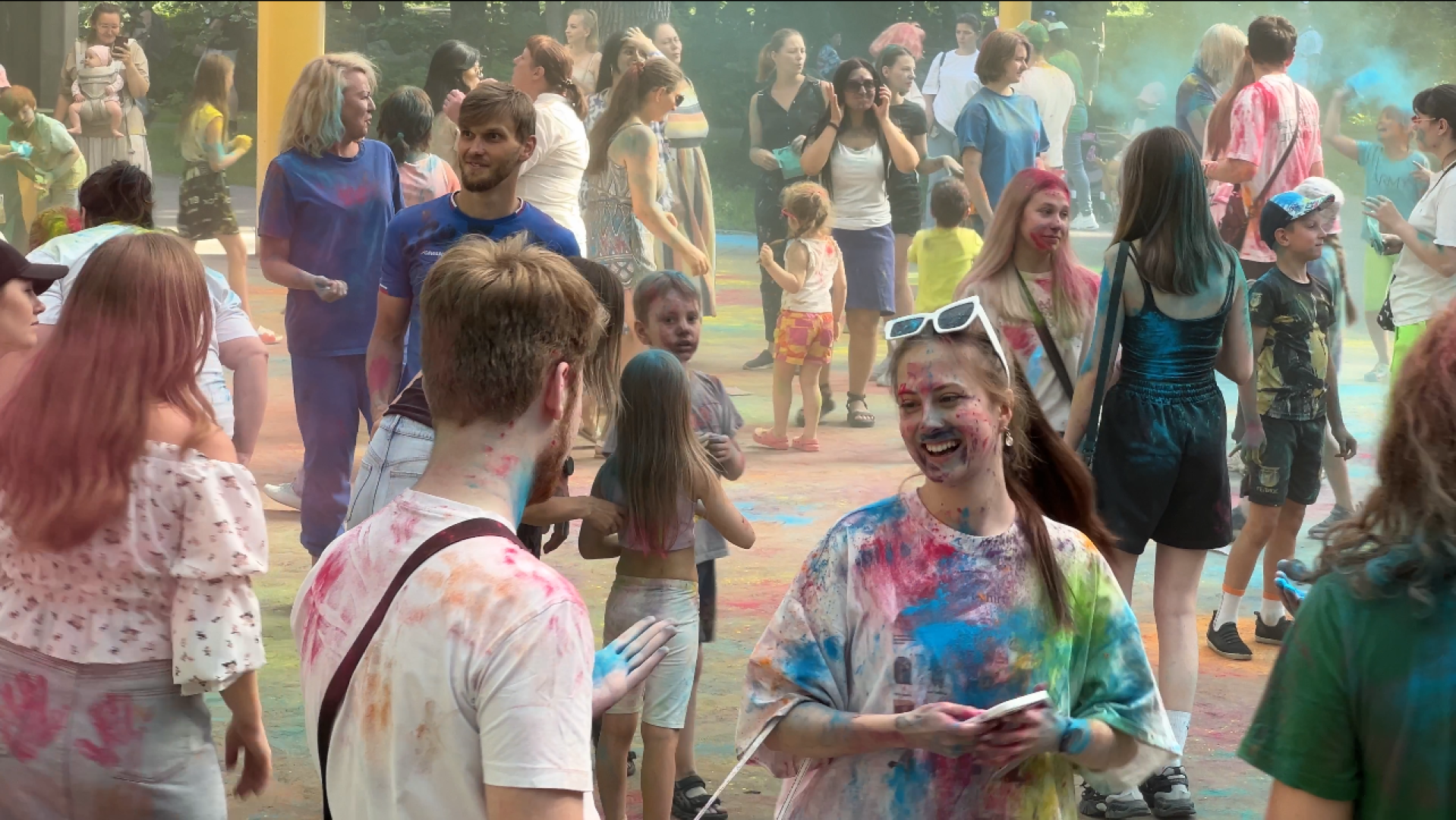 химки, день семьи любви и верности, парк, дети, краски холи,