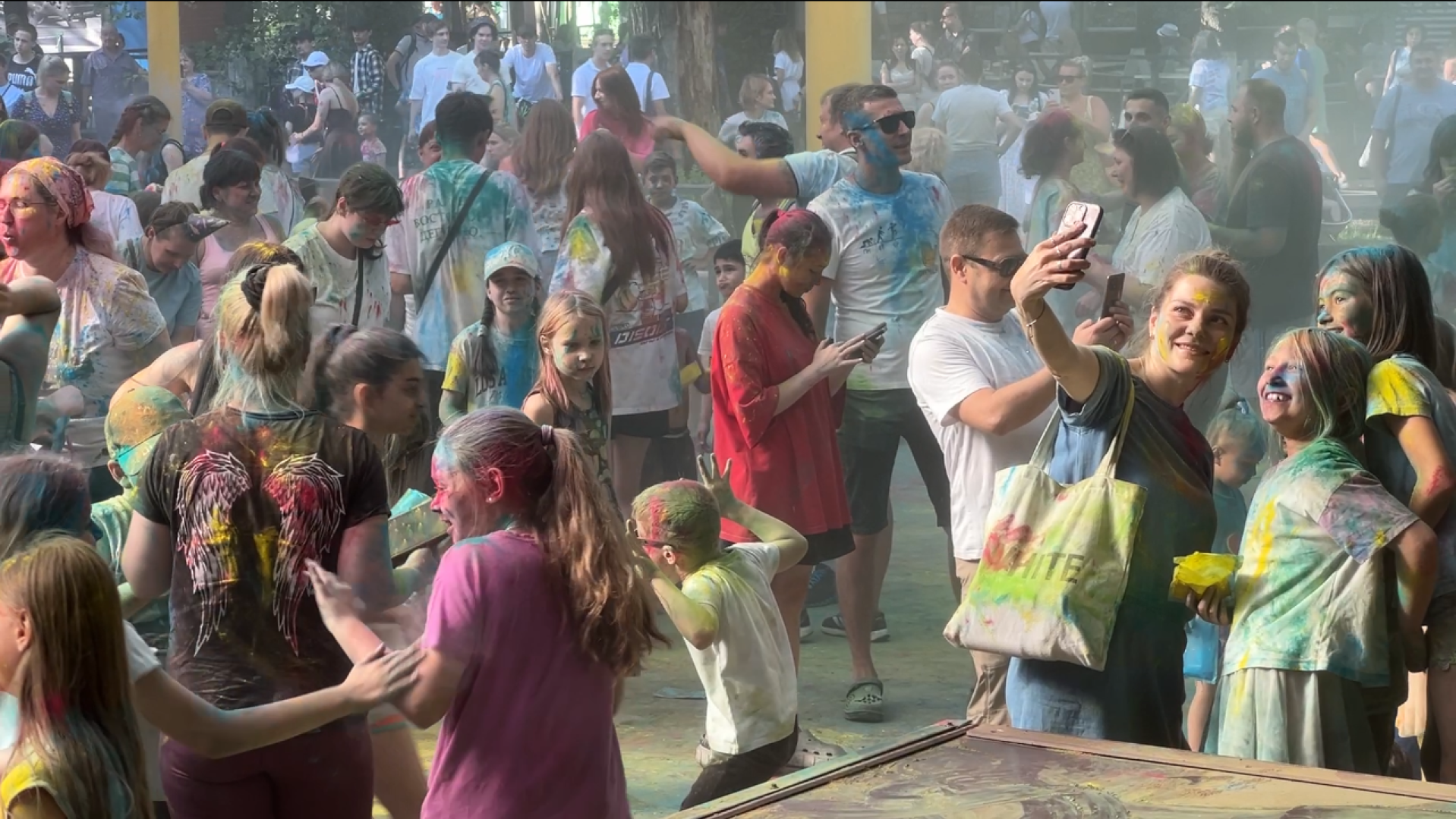 химки, день семьи любви и верности, парк, дети, краски холи,