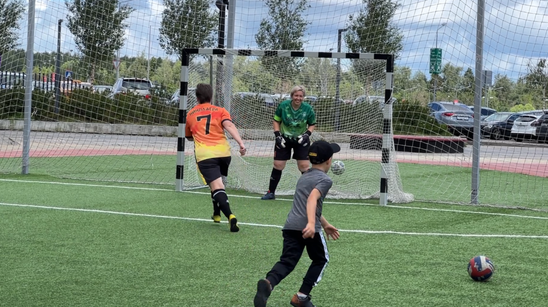 химки, спорт, футбол, женский футбол, день семьи любви и верности, футбольные мамы, турнир по футболу,