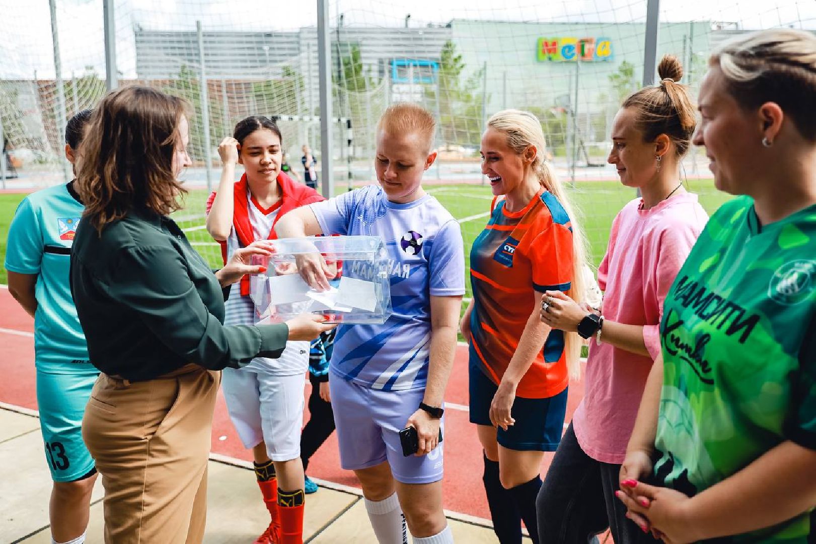 химки, спорт, футбол, женский футбол, день семьи любви и верности, футбольные мамы, турнир по футболу,