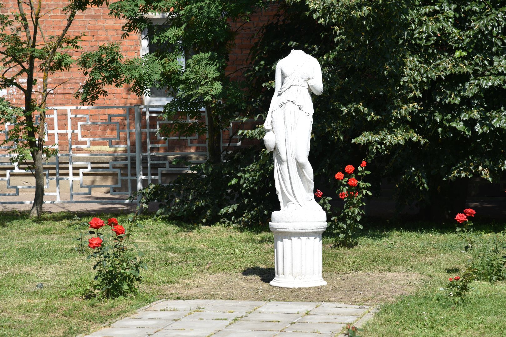 лотошино, лотошинская дши, сквер, правонарушение,