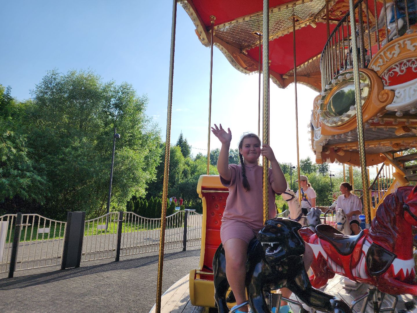 Чехов, карусель, аттракционы, городской парк, бесплатное катание, дети, отдых,