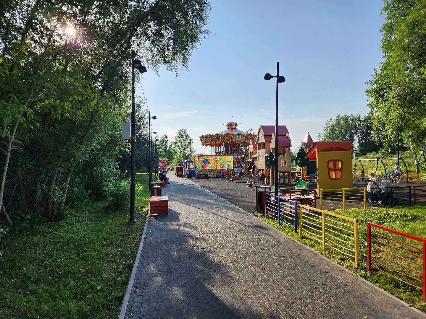 Чехов, карусель, аттракционы, городской парк, бесплатное катание, дети, отдых,