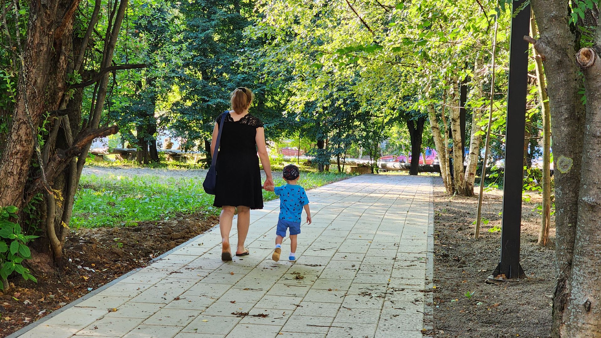 лавочки, больница, Новый сквер, Лобня,