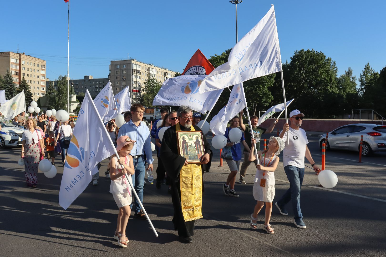 Дзержинский, день семьи, парад семей, много детства,