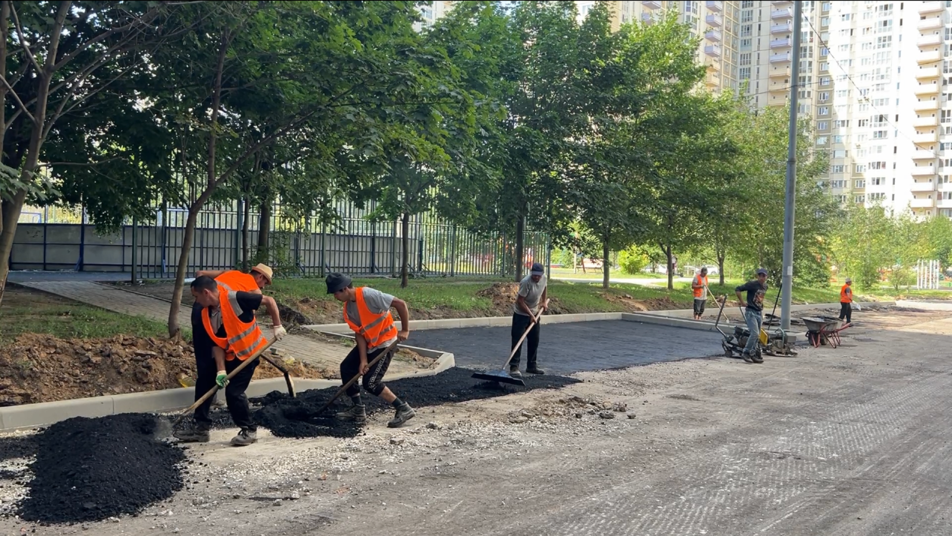химки, благоустройство, замена асфальта во дворе, благоустройство дворовой территории,