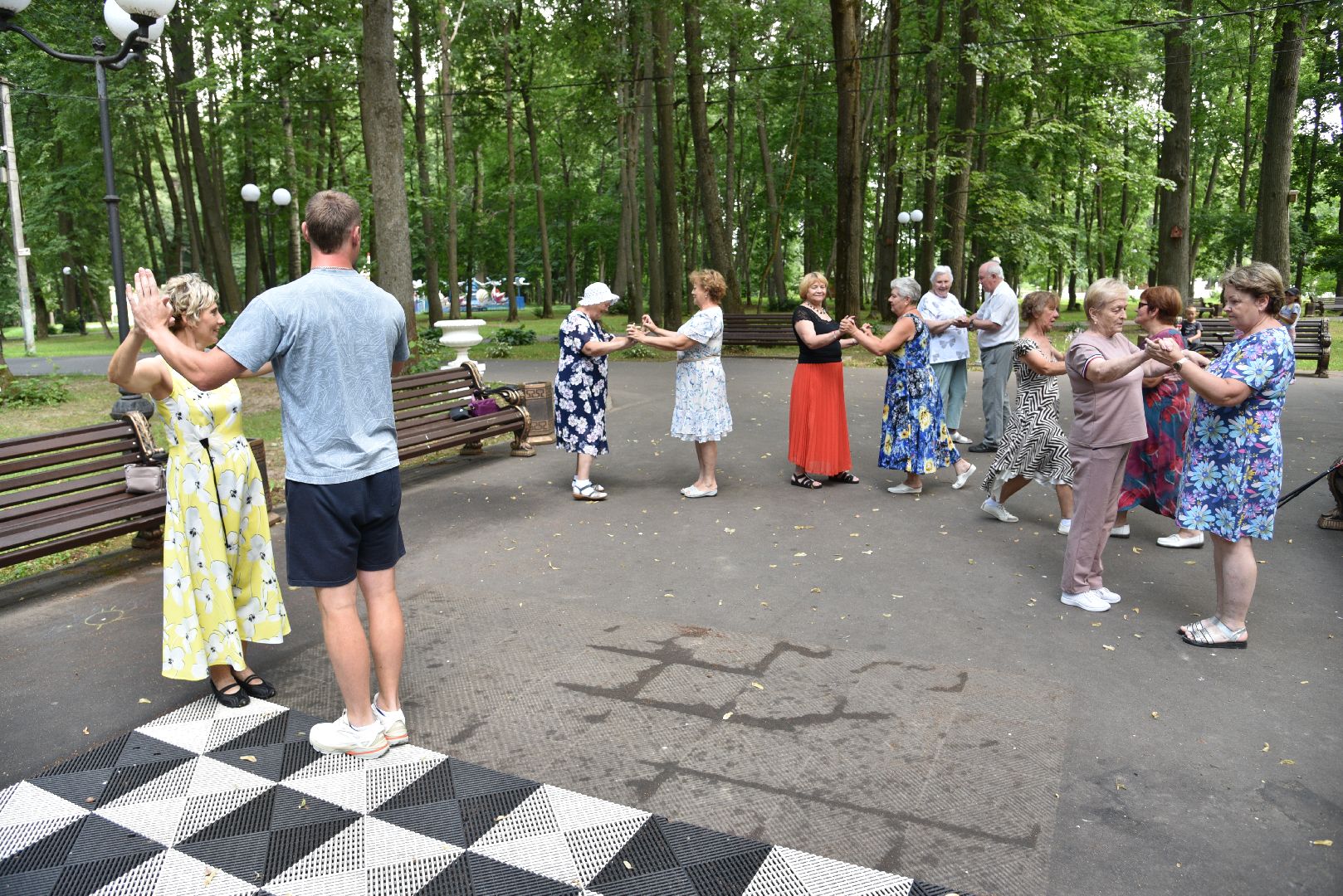 лотошино, лотошинский парк, танцы в парке, парки подмосковья, активное долголетие,