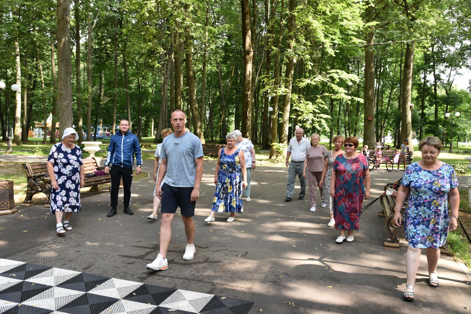 лотошино, лотошинский парк, танцы в парке, парки подмосковья, активное долголетие,