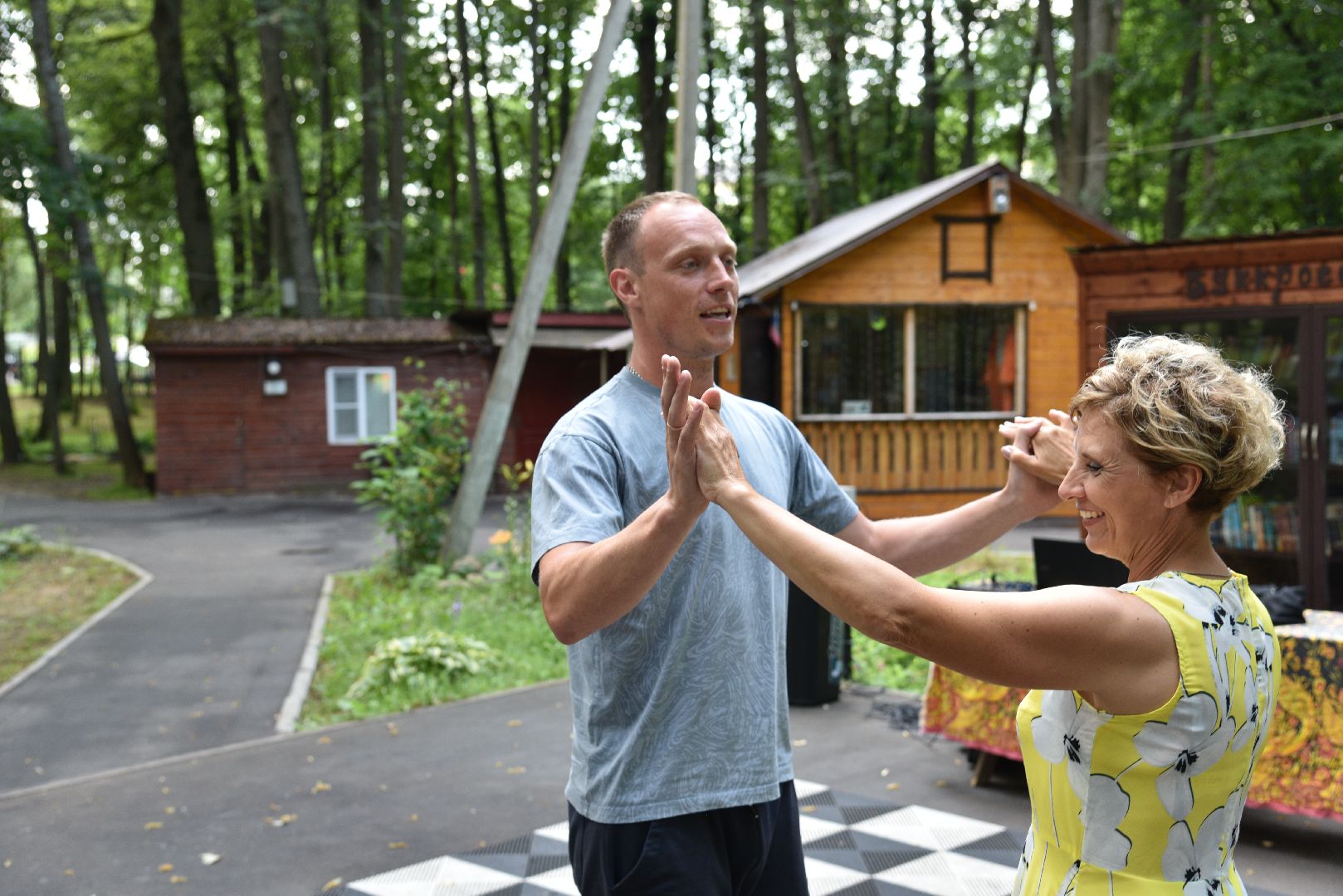 лотошино, лотошинский парк, танцы в парке, парки подмосковья, активное долголетие,