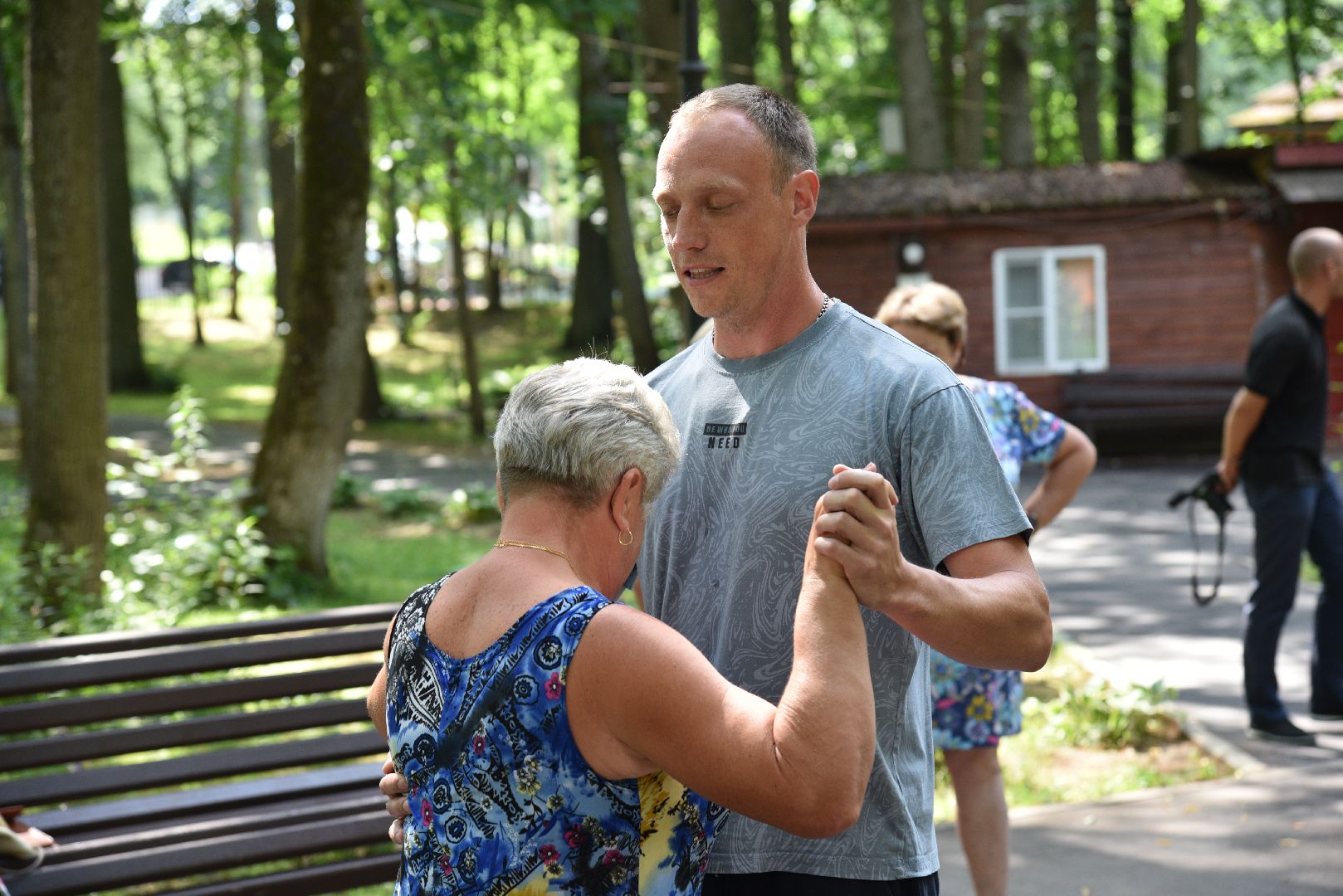 лотошино, лотошинский парк, танцы в парке, парки подмосковья, активное долголетие,