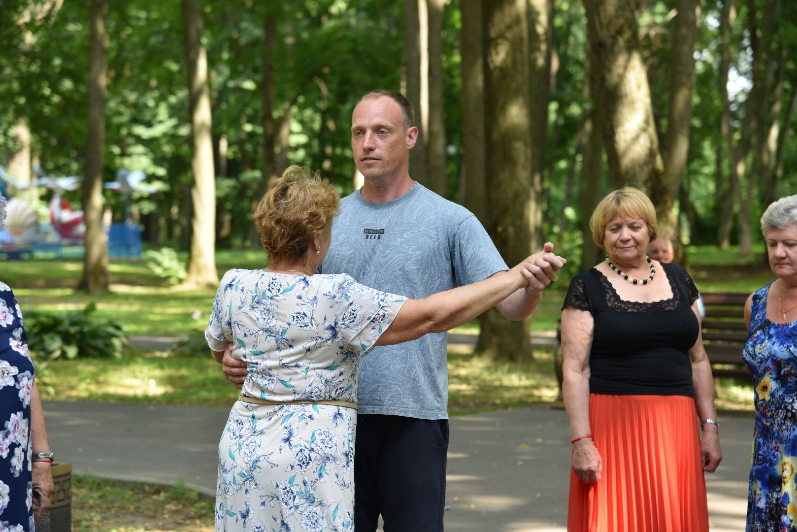 лотошино, лотошинский парк, танцы в парке, парки подмосковья, активное долголетие,
