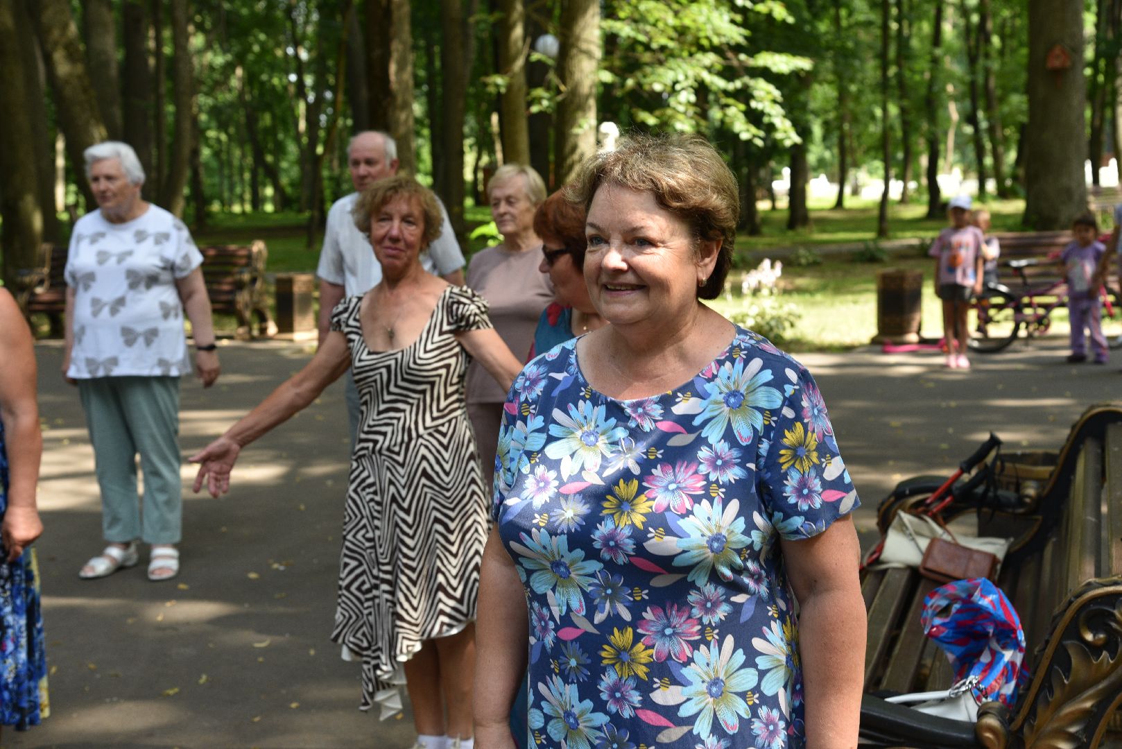 лотошино, лотошинский парк, танцы в парке, парки подмосковья, активное долголетие,