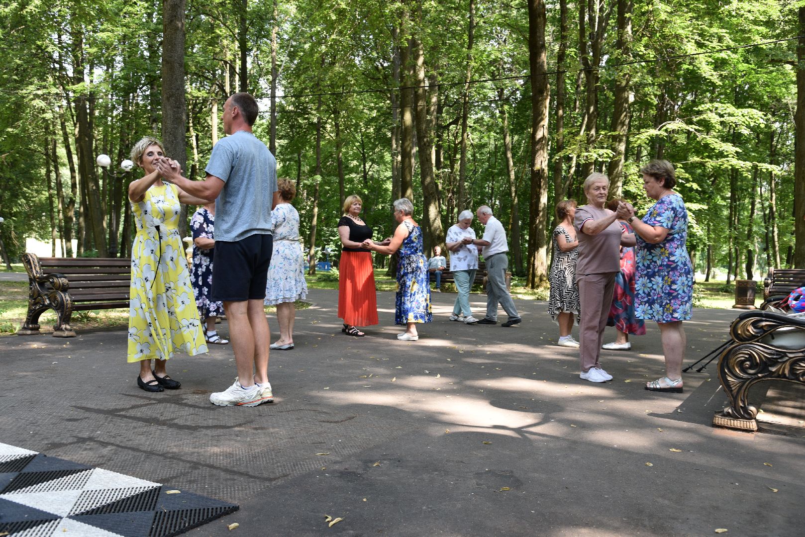 лотошино, лотошинский парк, танцы в парке, парки подмосковья, активное долголетие,
