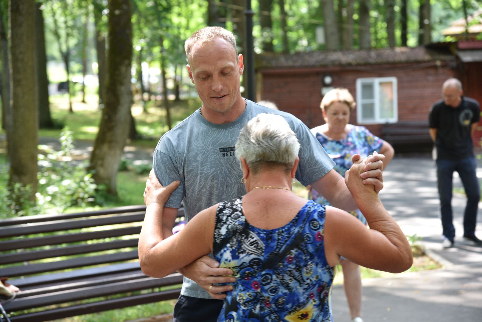 лотошино, лотошинский парк, танцы в парке, парки подмосковья, активное долголетие,