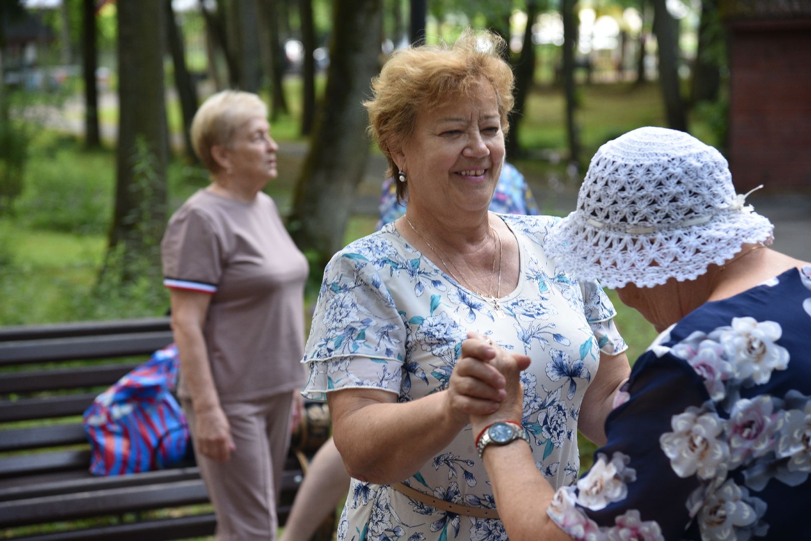 лотошино, лотошинский парк, танцы в парке, парки подмосковья, активное долголетие,