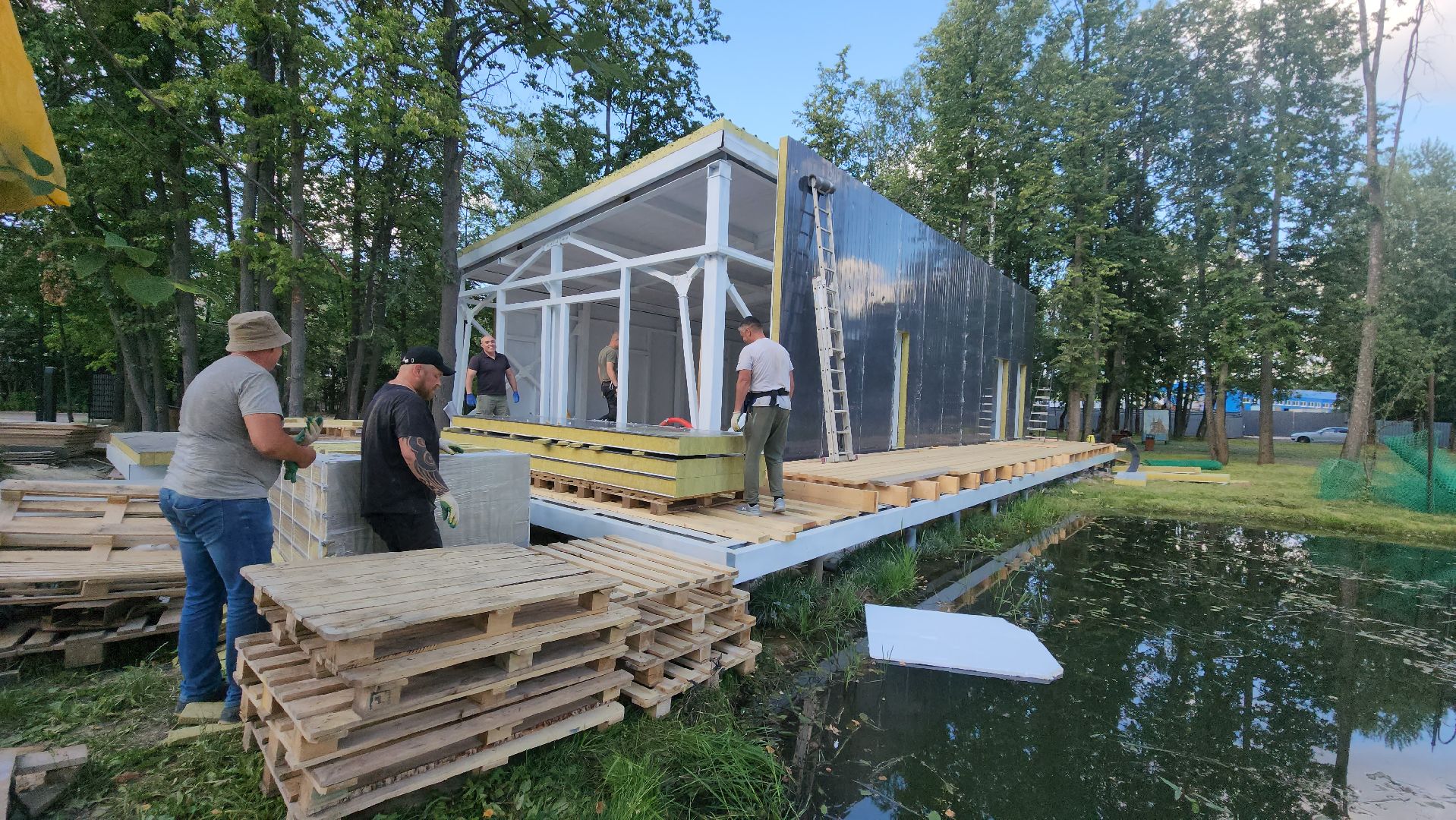 Парк Киово, Строительство, Раздевалка,