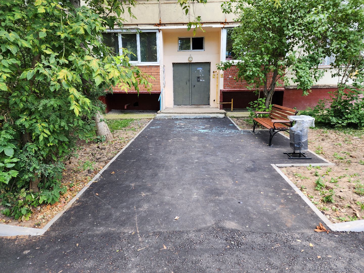 Чехов, улица Молодежная, дворовая территория, комплексное благоустройство, формирование комфортной городской среды, проезды, парковки, пешеходная дорожка, детская площадка, освещение,