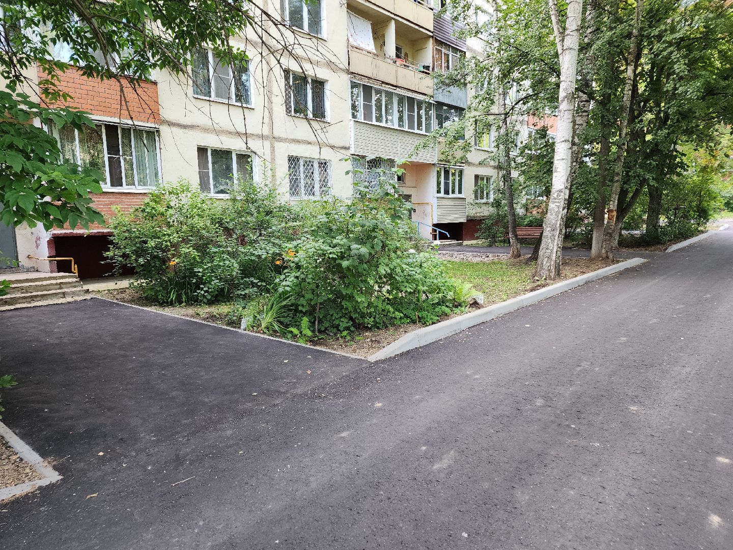 Чехов, улица Молодежная, дворовая территория, комплексное благоустройство, формирование комфортной городской среды, проезды, парковки, пешеходная дорожка, детская площадка, освещение,