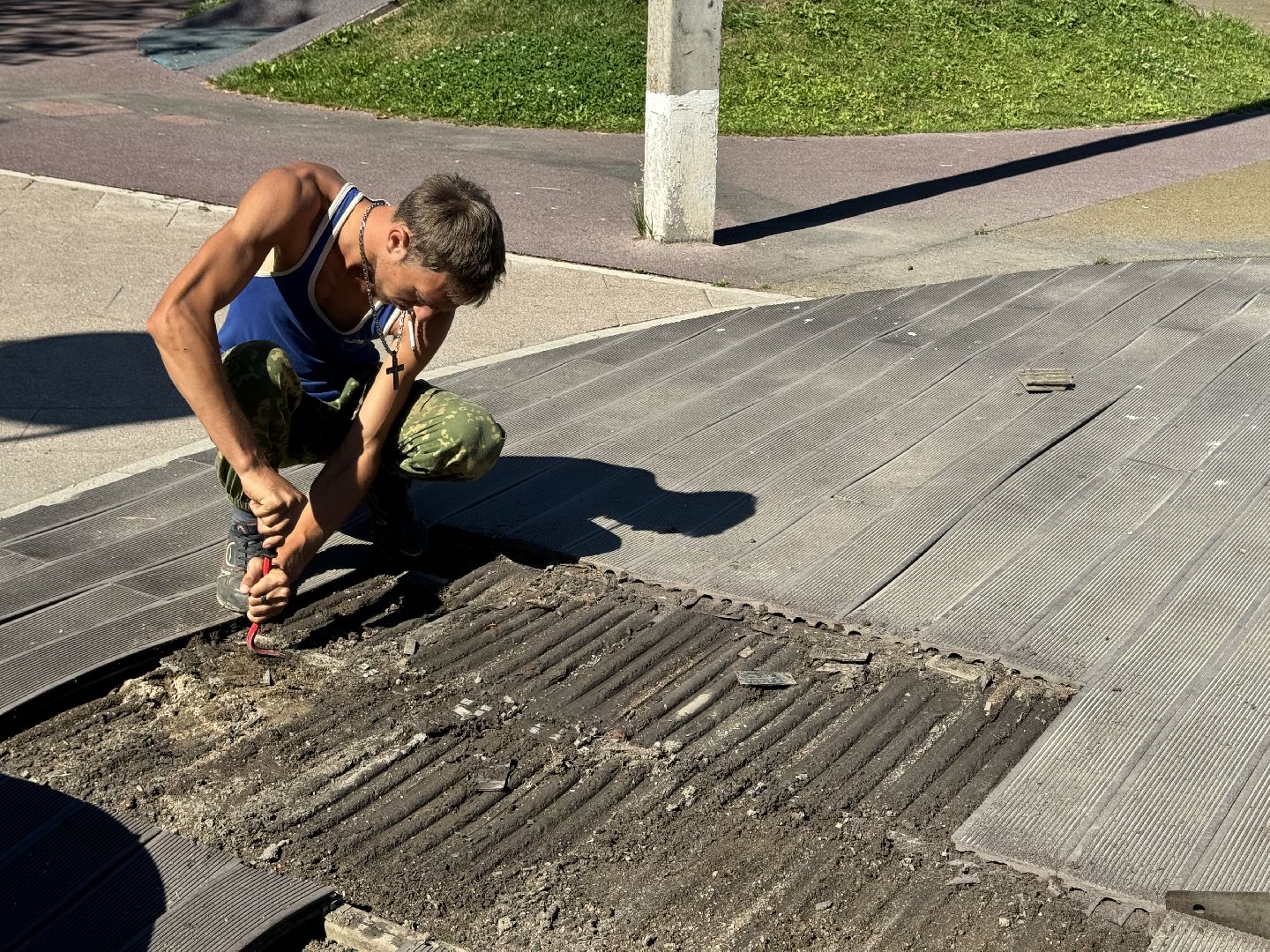 шаховская, коммунальная служба, покраска лавочек,