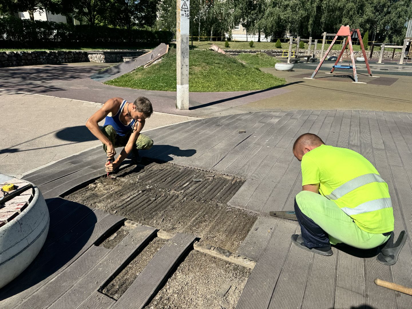 шаховская, коммунальная служба, покраска лавочек,