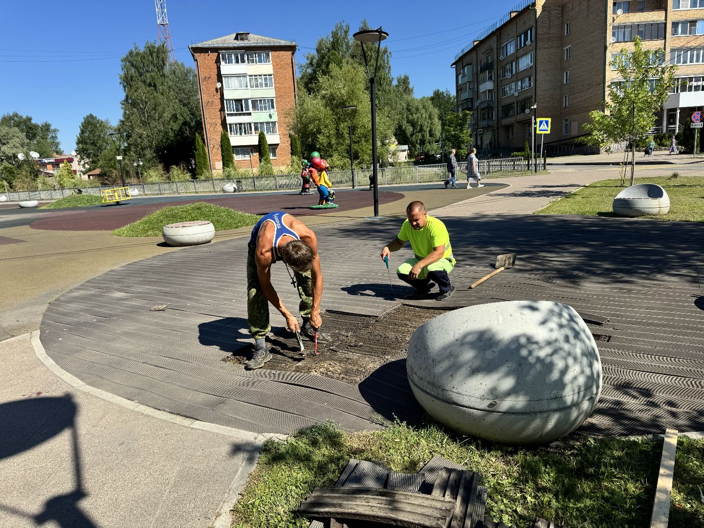 шаховская, коммунальная служба, покраска лавочек,