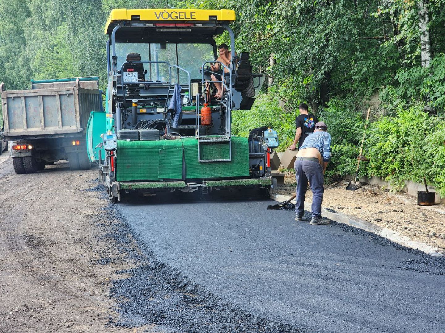 Солнечногорск, укладка асфальта, рабочие, Жители, Устройство дороги,