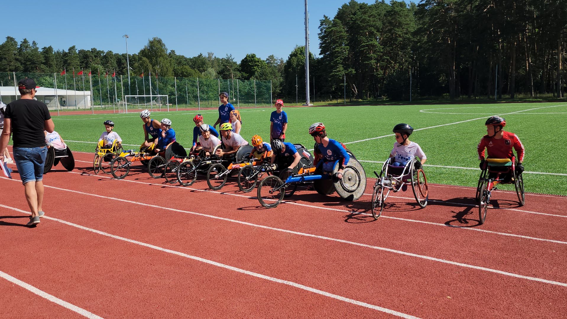 стадион спартак, серпухов, паралимпийцы, инвалиды, Фитнес-день для людей с инвалидностью,
