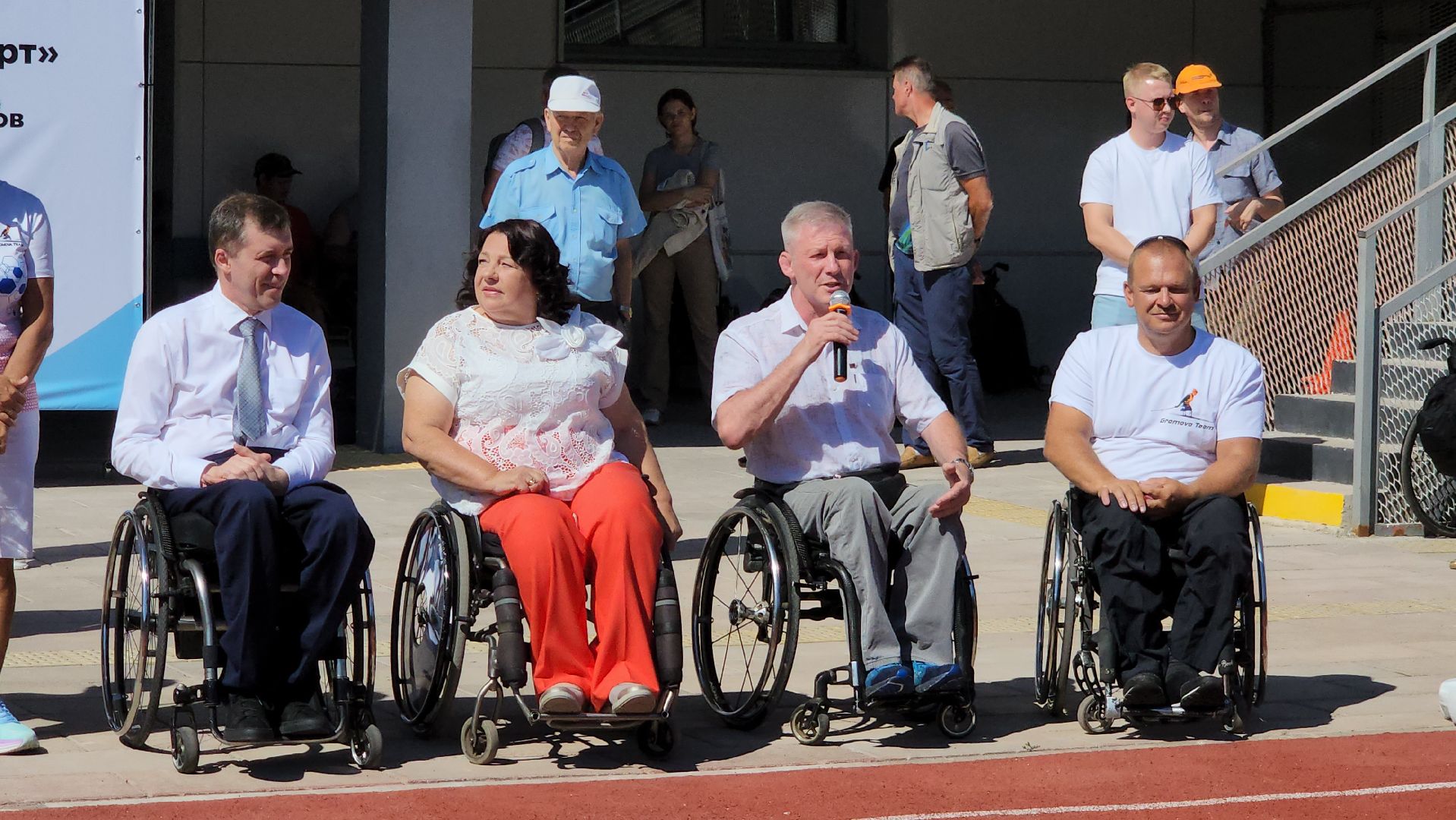 стадион спартак, серпухов, паралимпийцы, инвалиды, Фитнес-день для людей с инвалидностью,