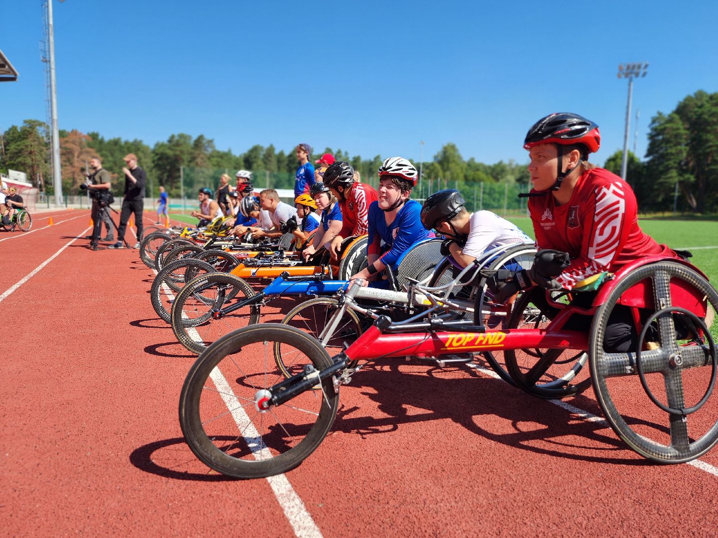 стадион спартак, серпухов, паралимпийцы, инвалиды, Фитнес-день для людей с инвалидностью,