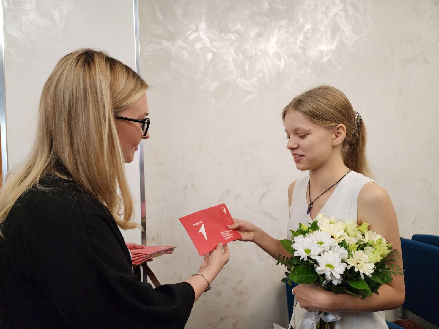 паспорт, вручение паспортов, ленинский округ, движение первых, молодежь ленинского округа,