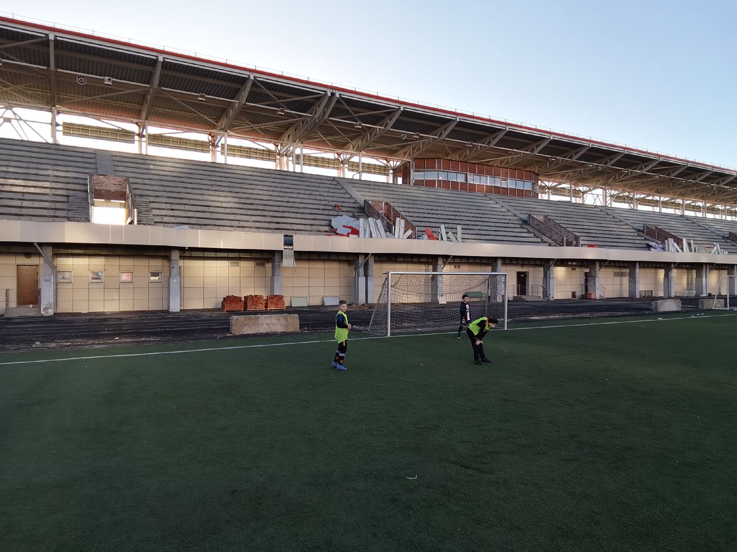 Балашиха, капитальный ремонт, стадион Орион, спортивная школа Керамик, футбольное поле, легкоатлетический сектор