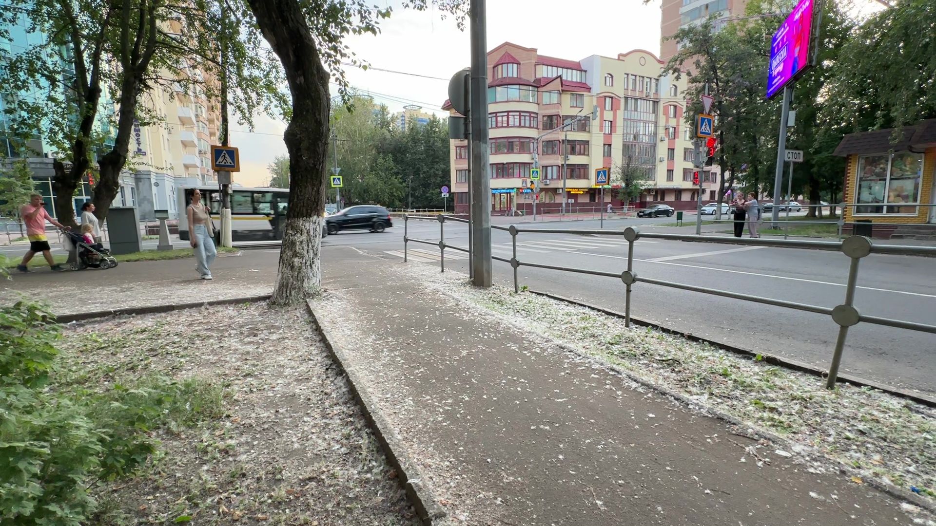 Реутов, тополиный пух, погода, жара, лето, снег летом,