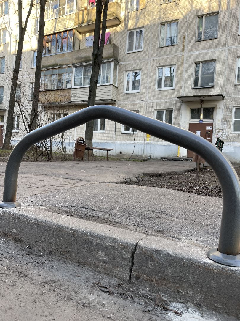 Двор, благоустройство, безопасность, отбойник, соседи,