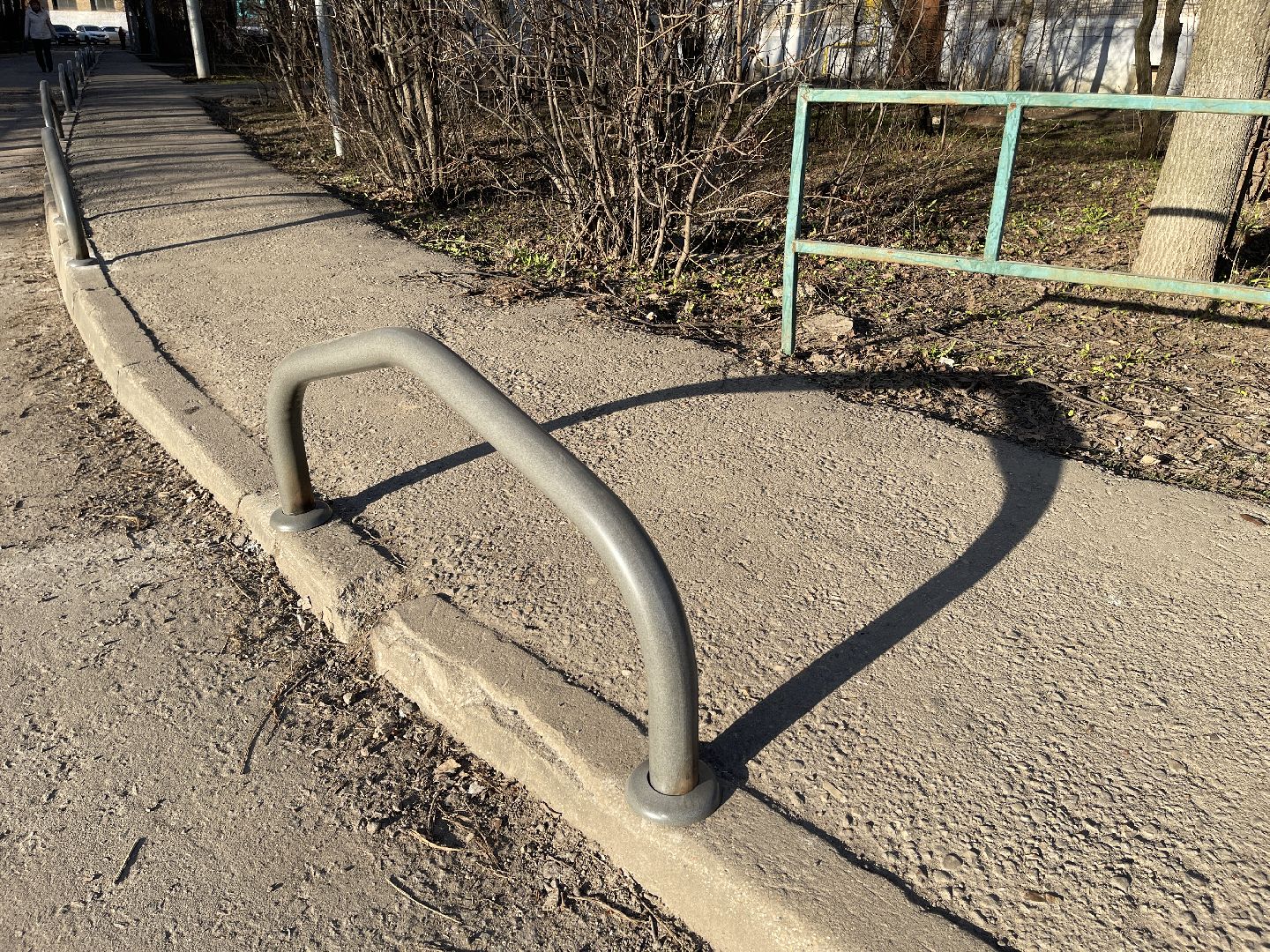 Двор, благоустройство, безопасность, отбойник, соседи,