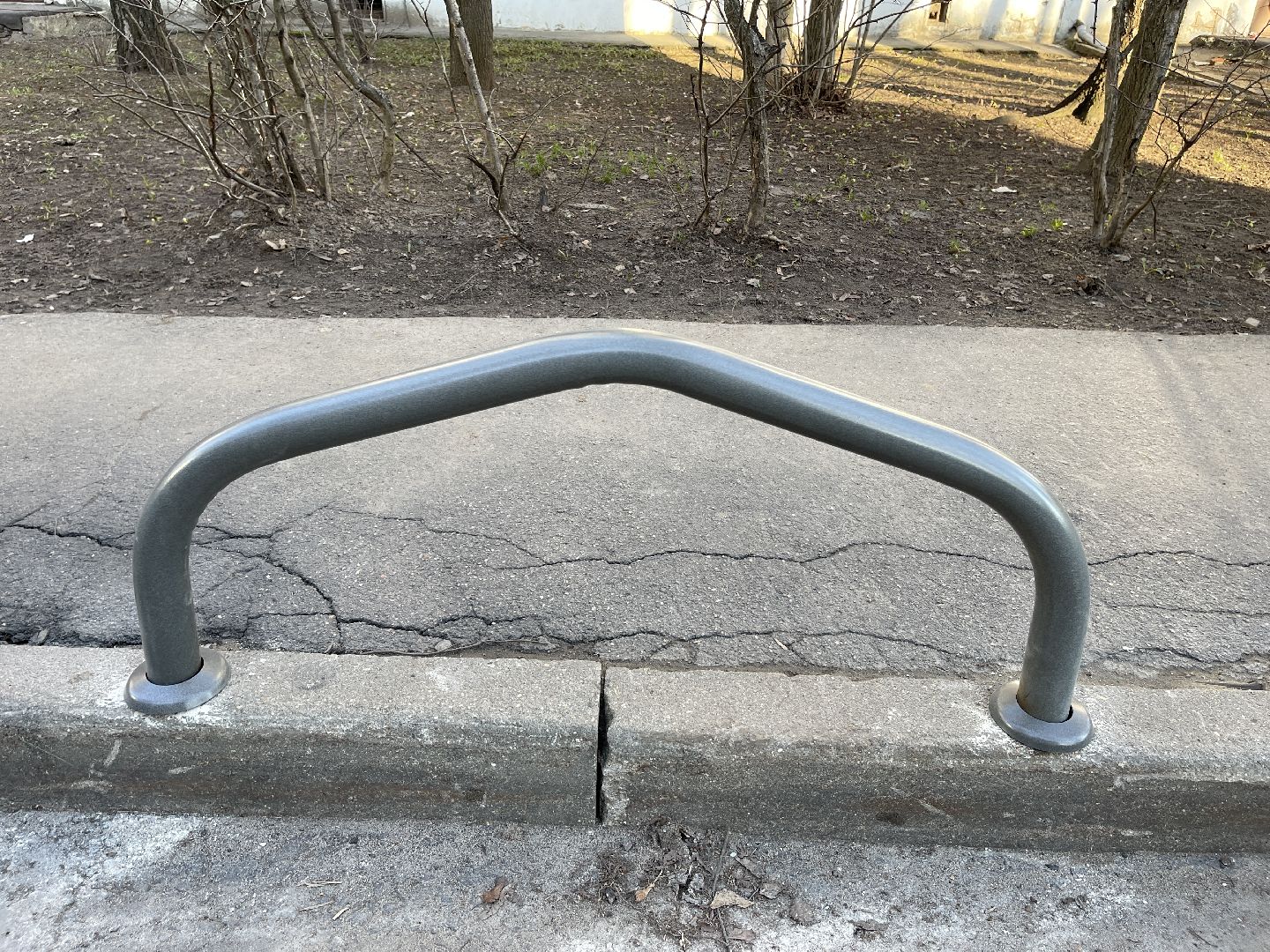 Двор, благоустройство, безопасность, отбойник, соседи,