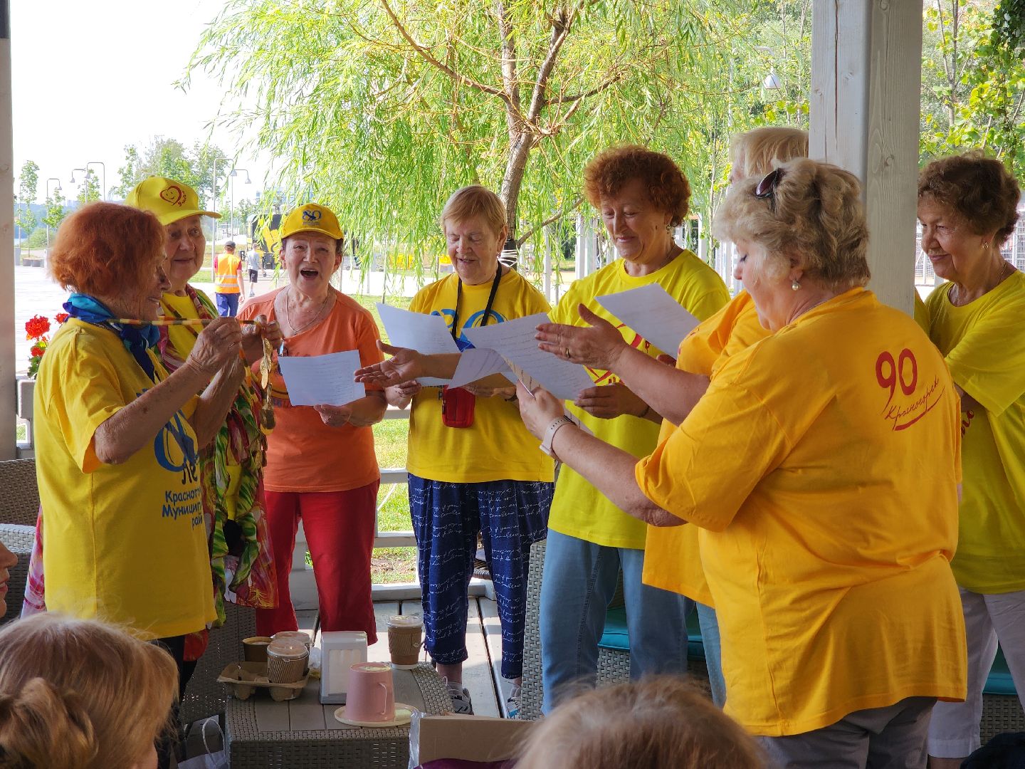 активное долголетие, пенсионеры, улыбка, юбилей,