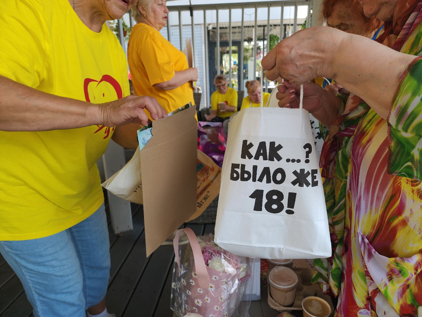 активное долголетие, пенсионеры, улыбка, юбилей,